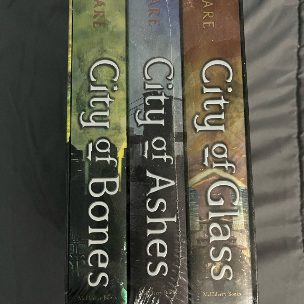 The Mortal Instruments: Books 1-3 - Picture 2 of 2